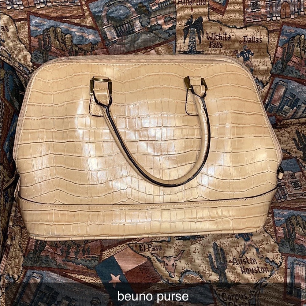 tan bueno purse, only used a couple times